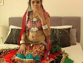 Hot indian babe showing boobs for evryone