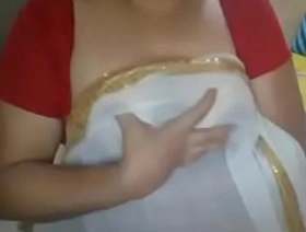 Desi mallu aunty pressing nipple herself part 1